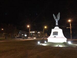Aplauso unánime para iluminación  de monumentos en Punta Arenas
