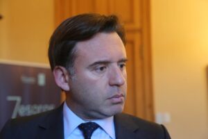 Alcalde pide consideración al Colegio de Profesores por pago