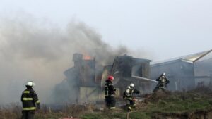 Pérdida total en dos casas tras voraz incendio