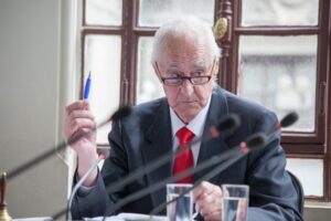 Karelovic propone fin inmediato  al contrato de arriendo de edificio
