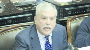 Exministro detenido exige ver los partidos de fútbol desde la cárcel