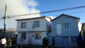 Incendio destruyó vivienda de un nivel y dejó dos personas damnificadas