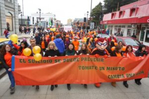 Un centenar de personas participó en la caminata por el Día Mundial de la Prevención del Suicidio