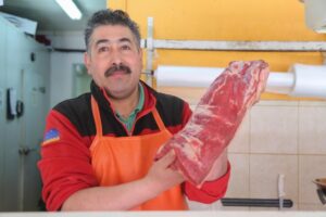 El lomo vetado y el costillar son los cortes más pedidos en las carnicerías locales