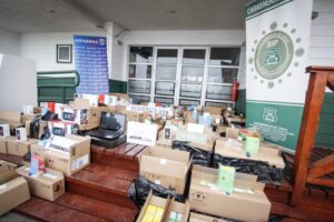 Fiscalía pide tres años y medio de cárcel para chofer por millonario contrabando de celulares