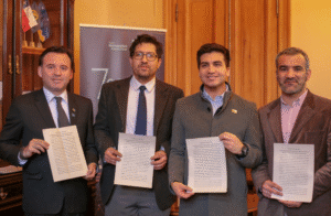 Autoridades firman traspaso de edificio OPD del municipio a la gobernación