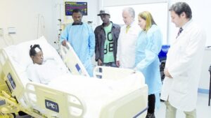 Primer trasplante realizado a una inmigrante recibe aplausos de ministro de Salud y SernamEG