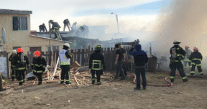 Voraz incendio consumió dos viviendas en sector de Río Seco