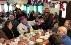 Adultos mayores de Porvenir celebraron “los que pasamos agosto”