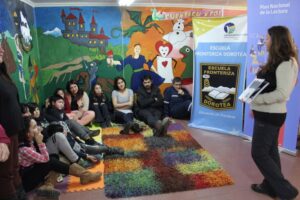 Estudiantes de Seno Obstrucción y Dorotea conversaron con la escritora de “La Odisea Antártica”
