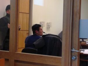 Exconvicto amenazó con un cuchillo a su pareja y le dictan orden de alejamiento