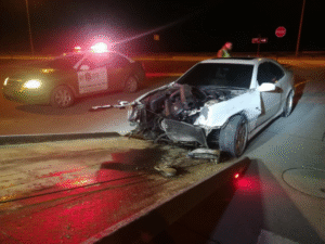 Conductor presuntamente en estado de ebriedad destruyó su vehículo y lo dejó abandonado