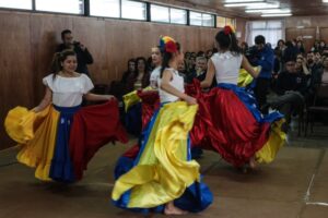 Liceo Sara Braun realizó muestra intercultural con alumnos inmigrantes del establecimiento