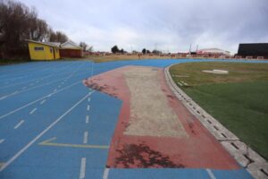 Pista Rekortan de Estadio Fiscal estará lista solo una semana antes de los Juegos de la Araucanía