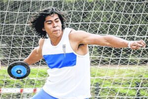 Bochornoso error de medición hace peligrar récord de Claudio Romero