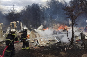 Voraz incendio consumió vivenda al sur de Punta Arenas