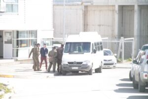 Diversas reacciones generó el traslado de excarabinero condenado por homicidio desde la cárcel a un cuartel policial