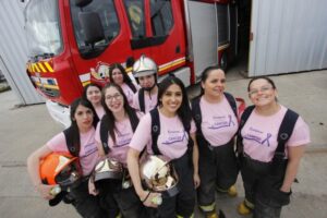 Bomberas de la “Pompe France” se unen  a campaña contra el cáncer de mamas