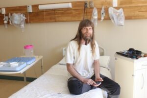 Científico ruso apuñalado en la Antártica fue dado de alta del Hospital Clínico de Magallanes