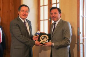 Canciller inició periplo de cuatro días a Magallanes