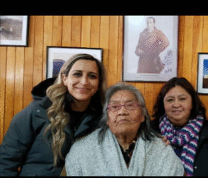 Destacada hablante yagán recibió reconocimiento en Temuco