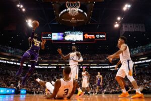 LeBron y los Lakers consiguieron primera victoria