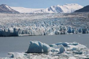 Al año los glaciares disminuyen la cantidad de agua que todo Chile consume en 13 años