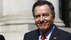 Canciller intenta “dar vuelta la página” y afirma que Bolivia no es el tema central de la política exterior chilena