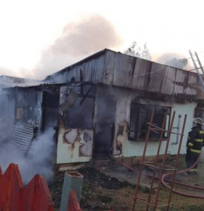 Destruida tras las llamas resultó vivienda interior en el Barrio 18