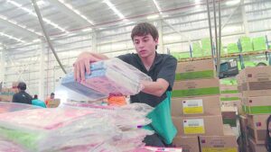 Revelan que una familia puede pagar hasta 42 veces más por un texto escolar que el Estado