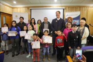Ganadores de “Magallanes Pinta su Mar” inauguraron exposición con sus trabajos