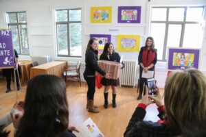 Adolescentes fueron premiados en concurso pictórico sobre la paz