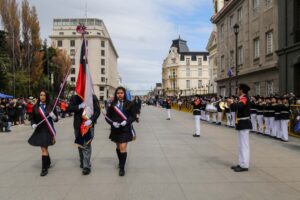 Liceo Donald Mc-Intyre Griffiths desfiló por primera vez en Punta Arenas