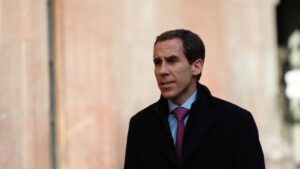 Alessandri defiende Aula Segura y emplaza a senadores a conocer lo que es ir a “trabajar con miedo”