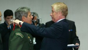 General (r) condecorado por Chile sería nuevo ministro de Defensa brasileño