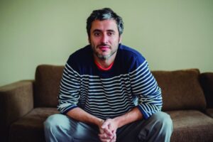 Periodista Javier Rebolledo llega a Punta Arenas para presentar libro y compartir con estudiantes