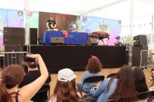 Brillante presentación del dúo “Lluvia Ácida” en Santiago