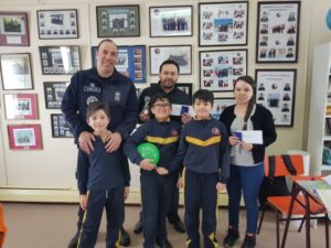 Alumnos de la Escuela F-50 de Villa Las Estrellas celebraron a sus profesores