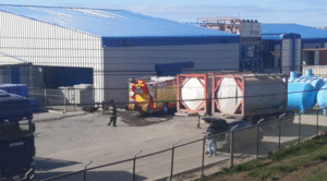 Fuga de gas obligó evacuación de 80 funcionarios en planta pesquera de la ruta 9 Norte