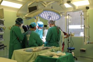 Doce pacientes pediátricos se beneficiaron con nueva ronda de cirugías urológicas