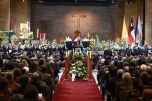 Miles de personas le dieron el último adiós al destacado corista magallánico Víctor Alarcón