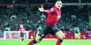 Alexis Sánchez marcó el agónico gol del triunfo del United sobre el Newcastle