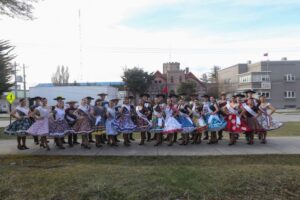 Jóvenes cuequeros visitan Magallanes en Nacional de Cueca