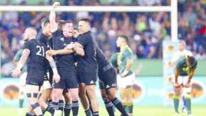 Los All Blacks cierran un triunfo agónico ante los Springboks
