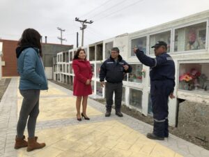 Municipio de Porvenir efectúa trabajos en tapas de nichos en mal estado en el cementerio local