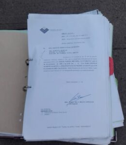 Increíble: encuentran documentos del SML botados en la calle