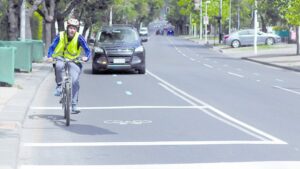 Ministra de Transportes explica cómo solucionar falta de ciclovías