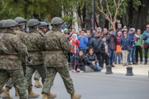 Turistas disfrutaron del desfile y destacaron la limpieza y el orden de la ciudad