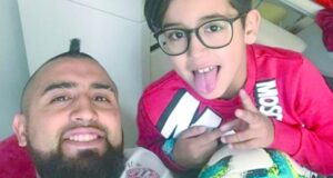 Estrellas del fútbol mundial hicieron campaña para votar por hijo de Arturo Vidal