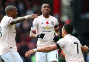 Alexis dio una asistencia en triunfo agónico del United